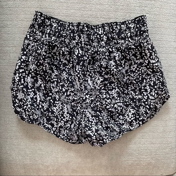 lululemon Choose A Side Short in black and white 🤍 - Picture 2 of 4
